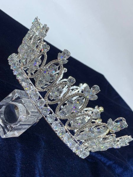 تاجات كريستال