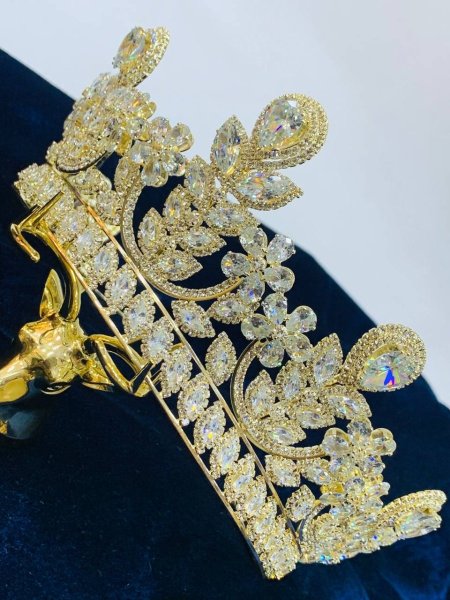 تاجات كريستال