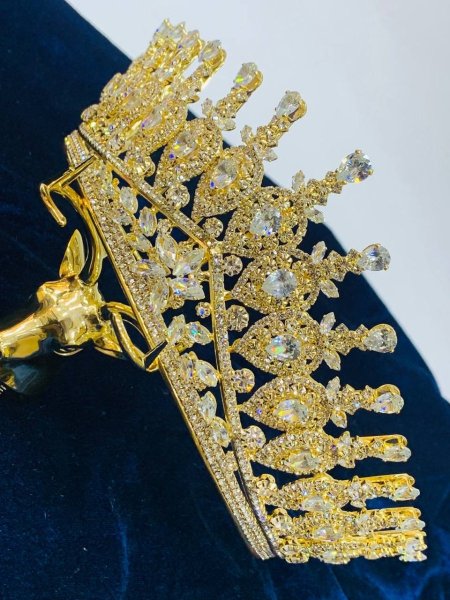 تاجات كريستال