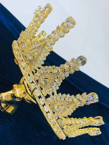 تاجات كريستال