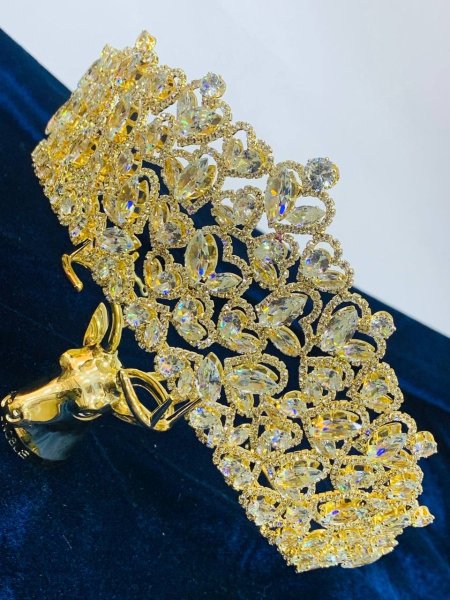 تاجات كريستال