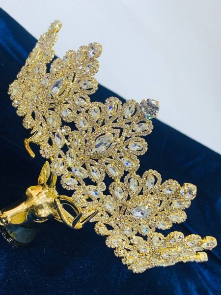 تاجات كريستال