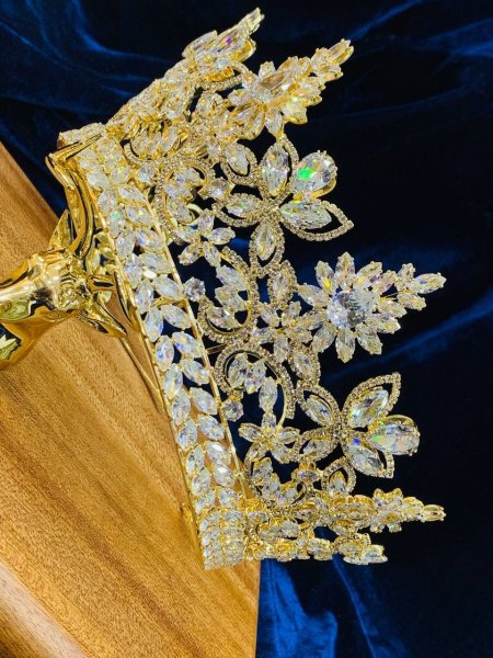 تاجات كريستال