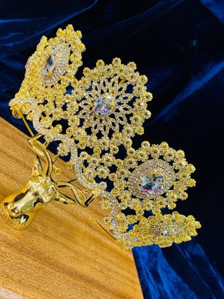 تاجات كريستال