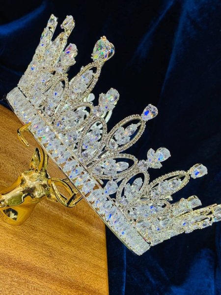 تاجات كريستال