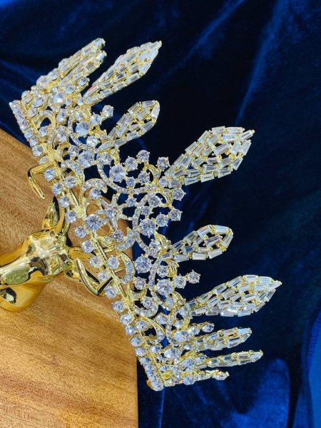 تاجات كريستال