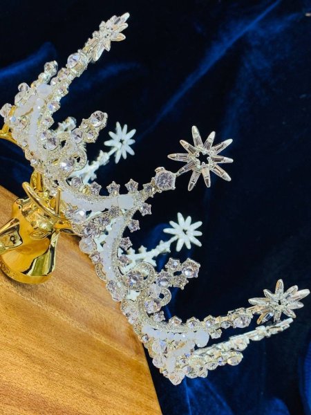 تاجات كريستال