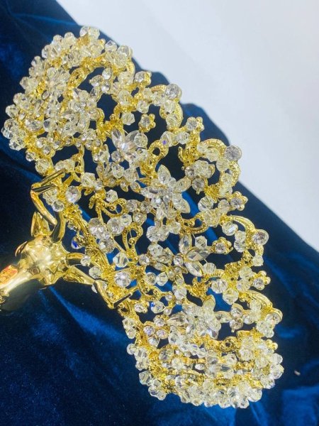 تاجات كريستال