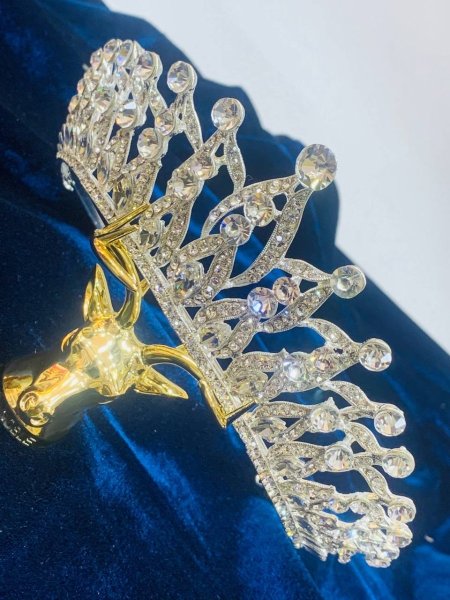 تاجات كريستال