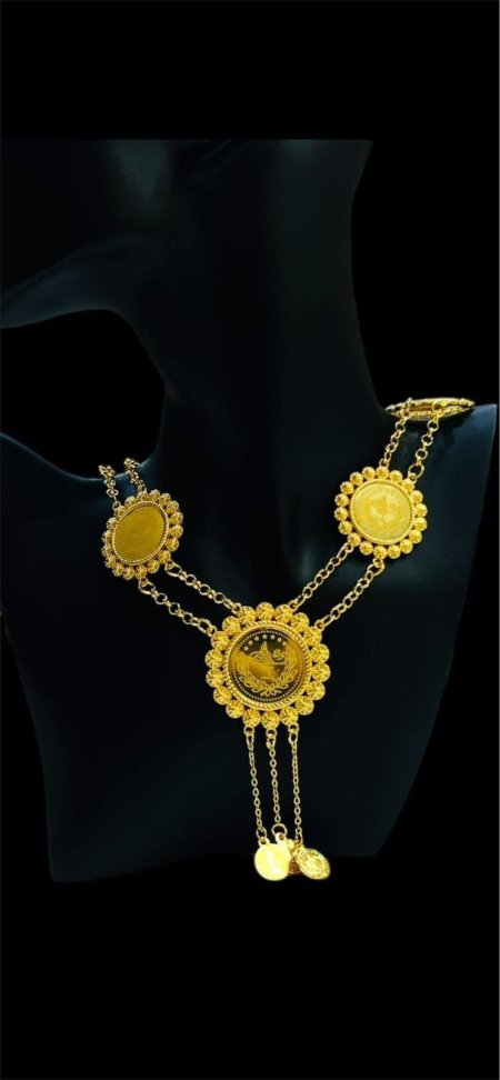 عقد ذهب روسي