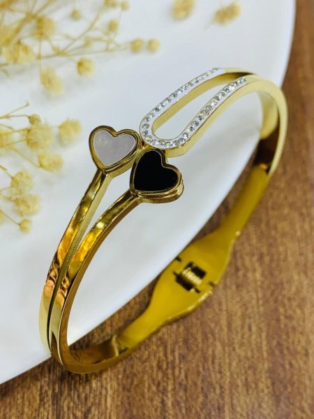اساور ستاتي